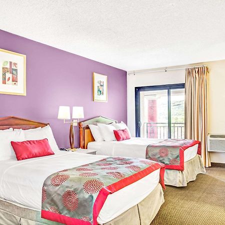 Ramada By Wyndham Rockaway Hotel Buitenkant foto