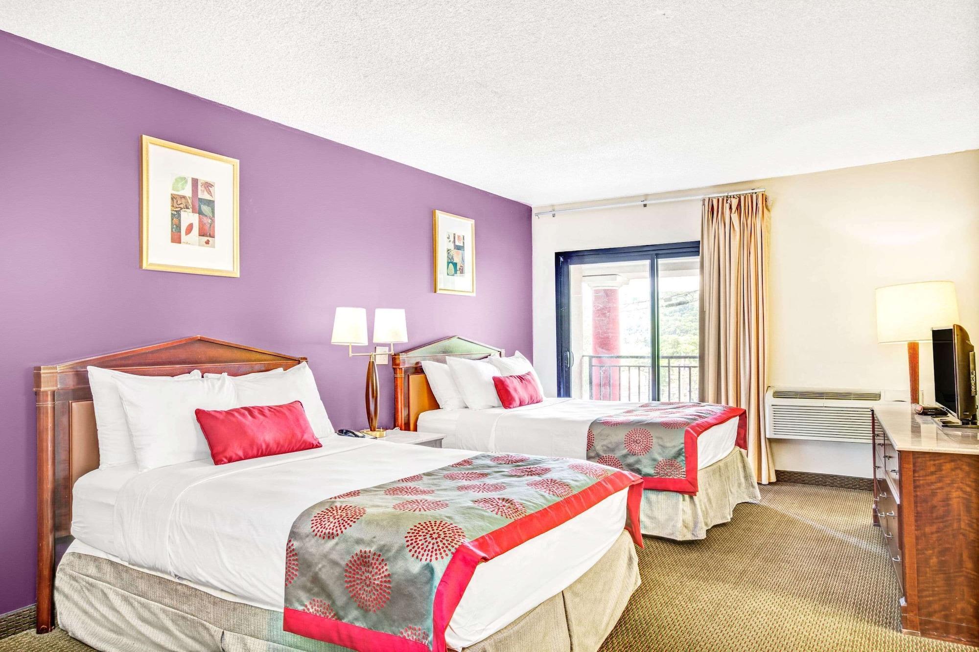 Ramada By Wyndham Rockaway Hotel Buitenkant foto