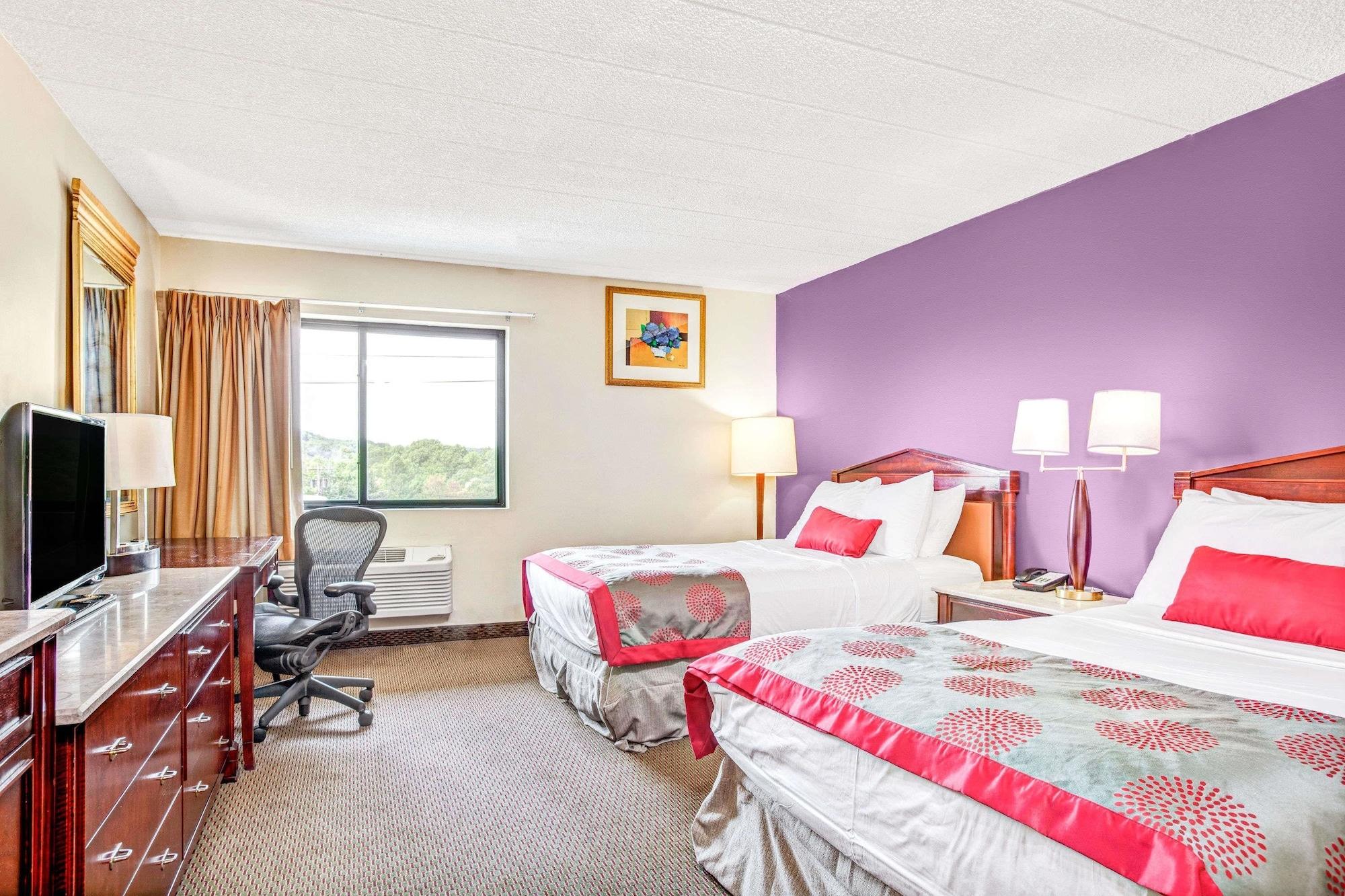 Ramada By Wyndham Rockaway Hotel Buitenkant foto