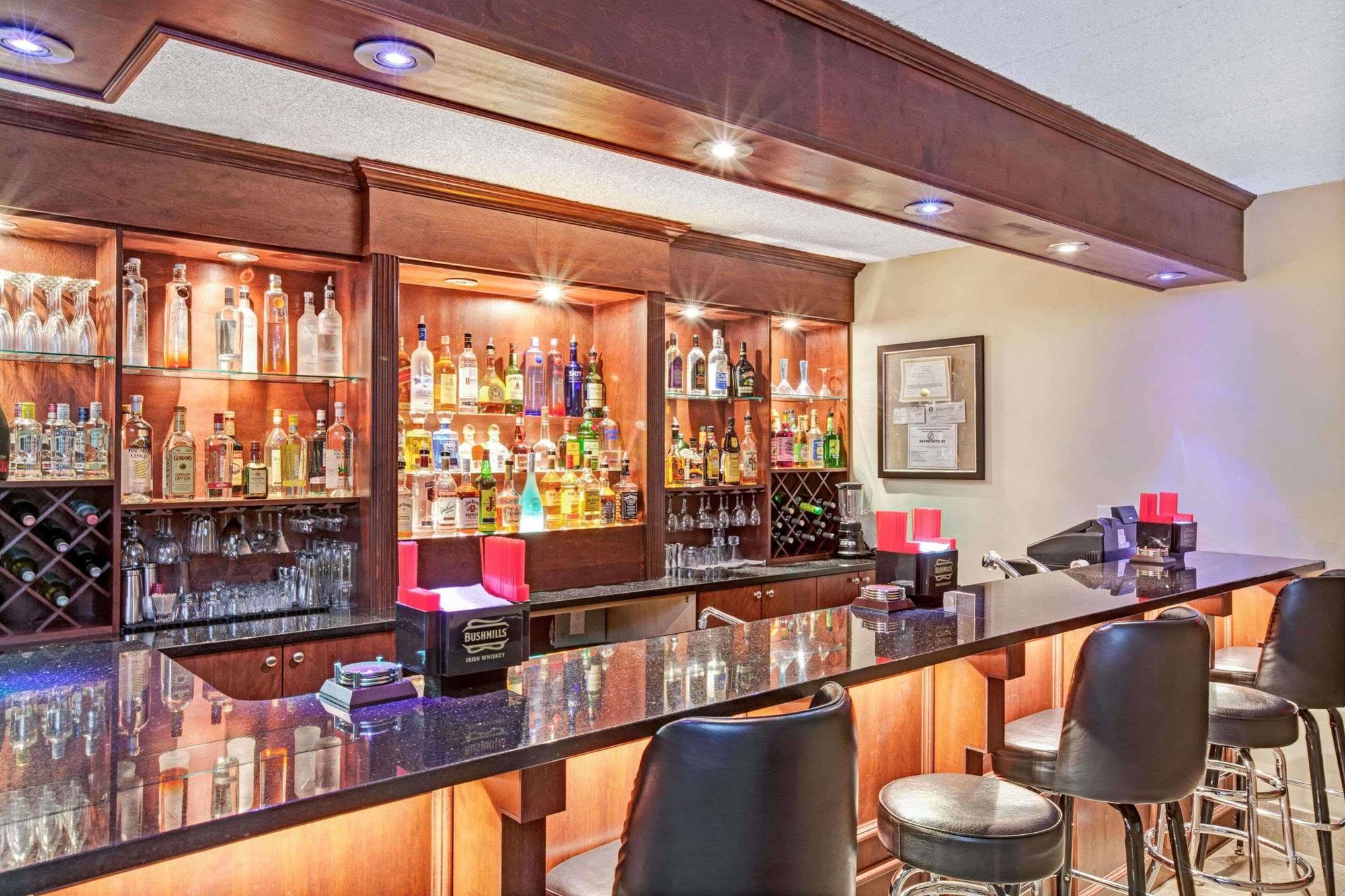 Ramada By Wyndham Rockaway Hotel Buitenkant foto