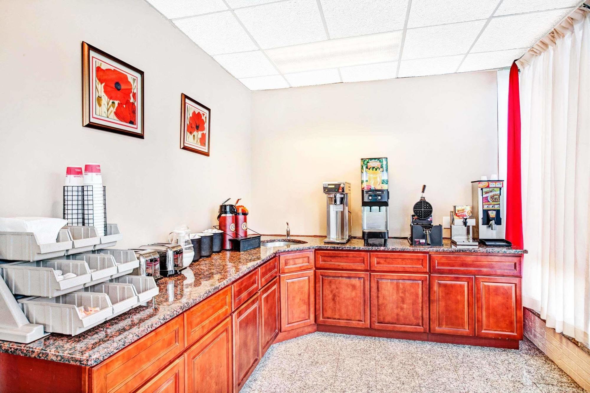 Ramada By Wyndham Rockaway Hotel Buitenkant foto