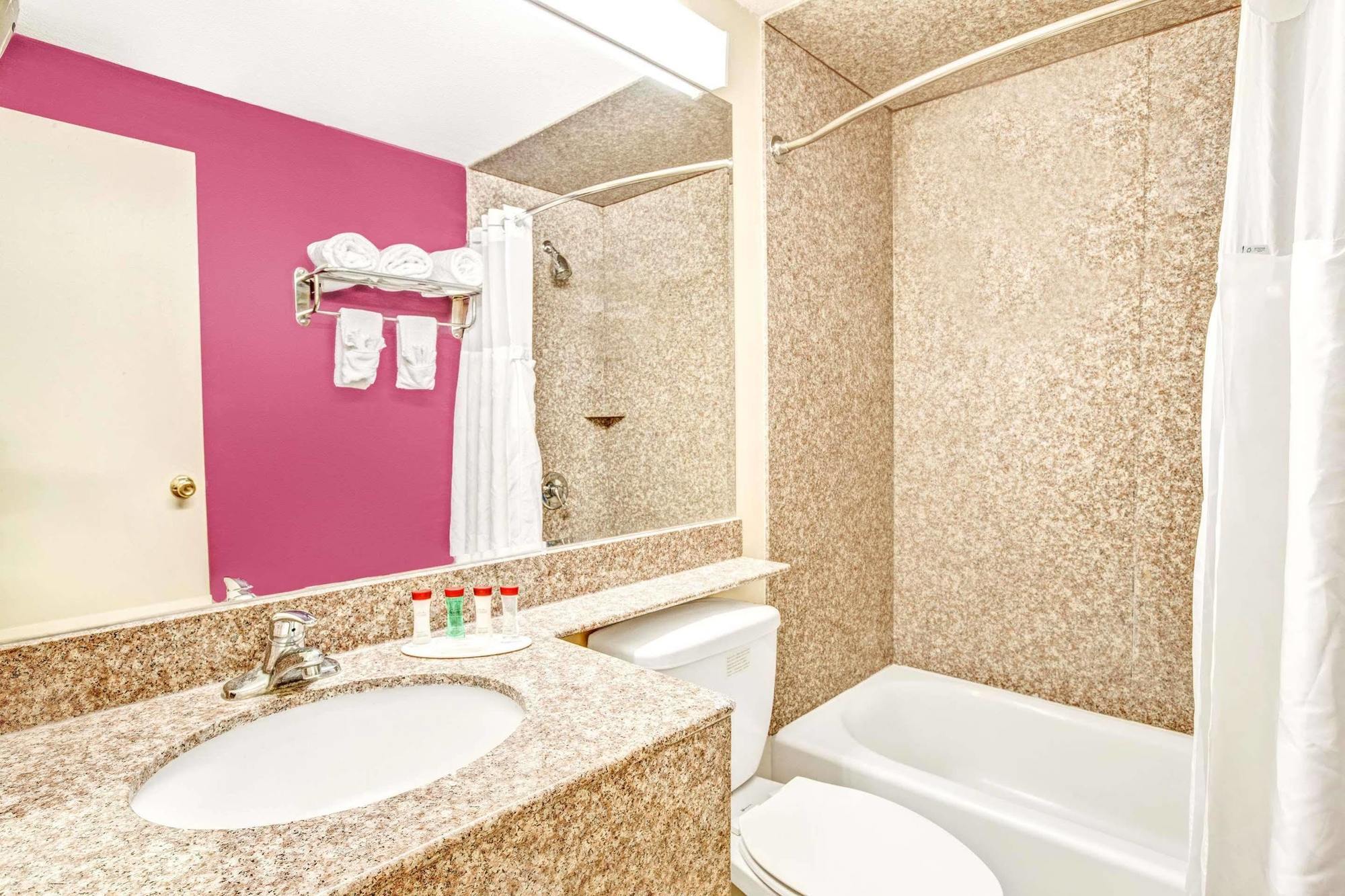Ramada By Wyndham Rockaway Hotel Buitenkant foto