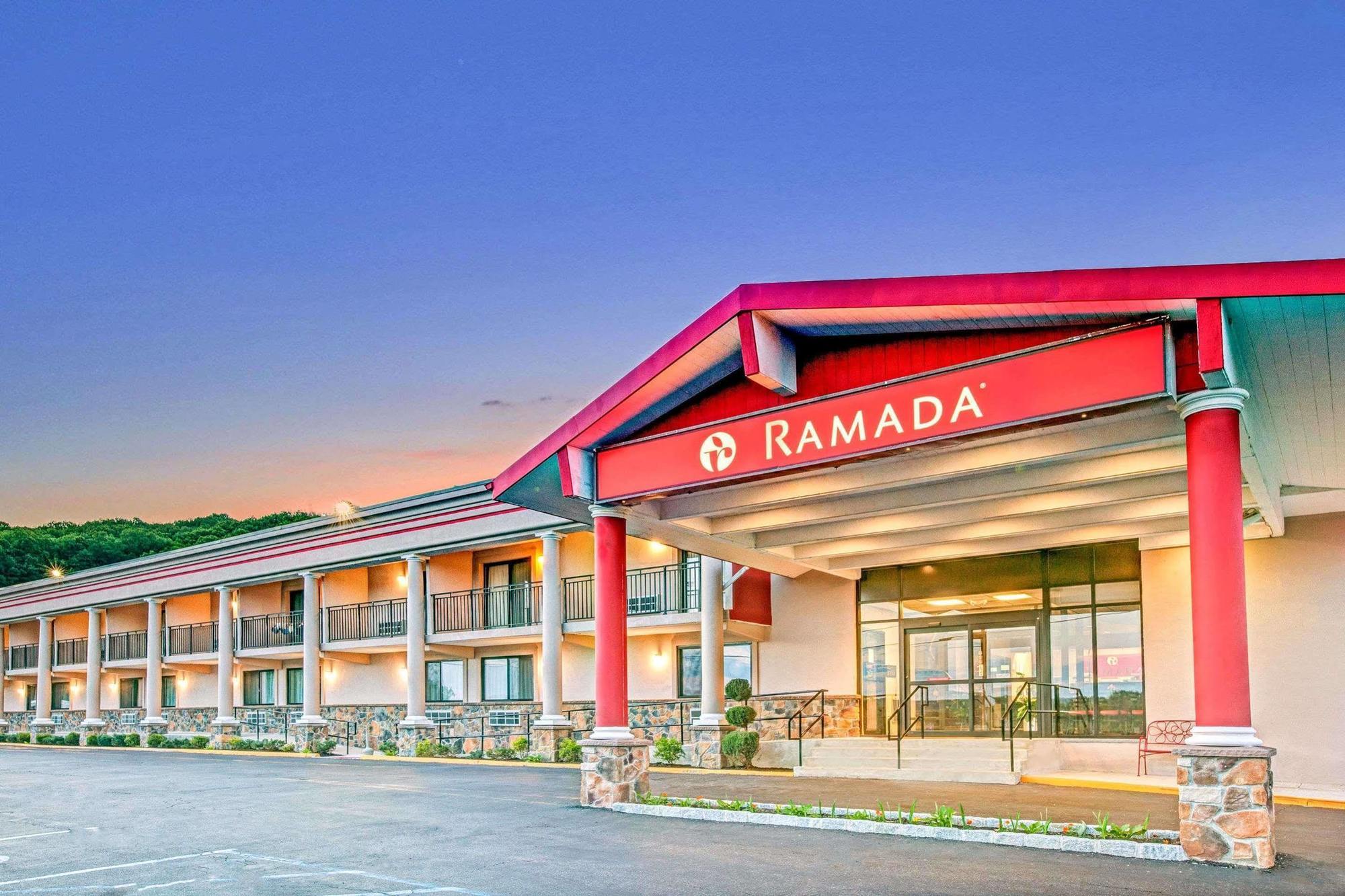 Ramada By Wyndham Rockaway Hotel Buitenkant foto
