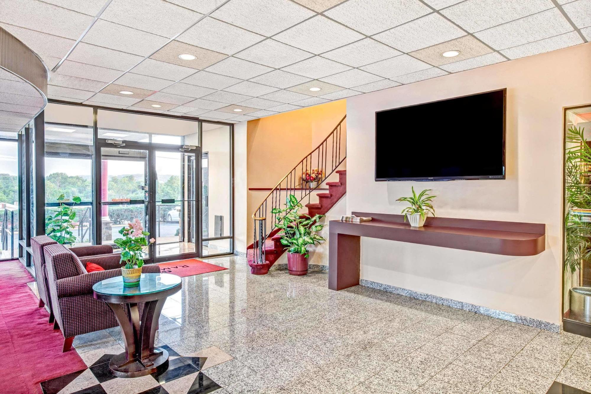 Ramada By Wyndham Rockaway Hotel Buitenkant foto