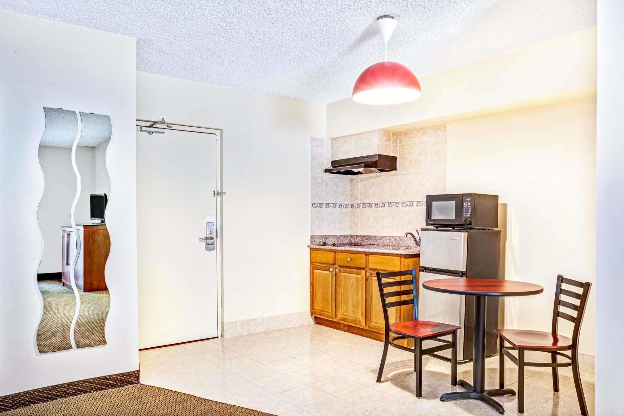 Ramada By Wyndham Rockaway Hotel Buitenkant foto